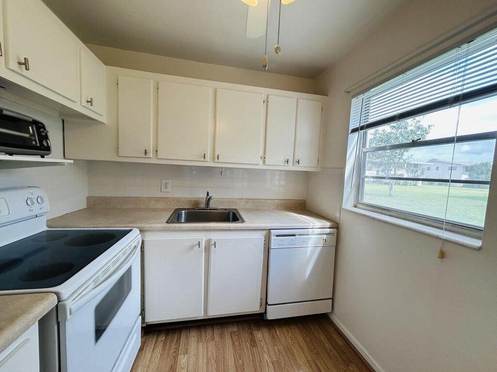 148 Coventry G , West Palm Beach, FL 33417