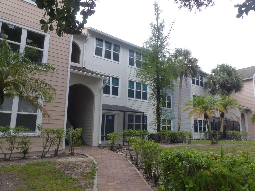 2305 Congress 16 Avenue, Boynton Beach, FL 33426