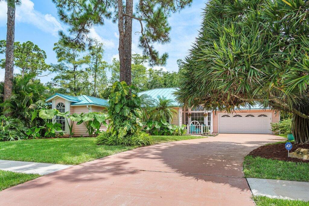 13982 Paddock Drive, Wellington, FL 33414