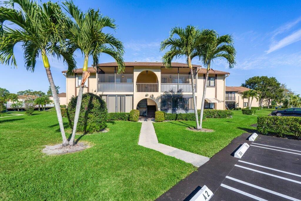 209 Pine Hov Circle, Greenacres, FL 33463