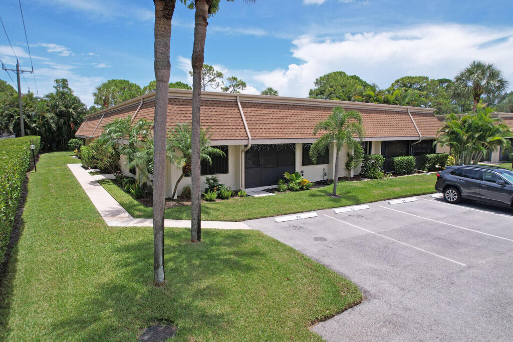 104 Half Moon Circle, Jupiter, FL 33458