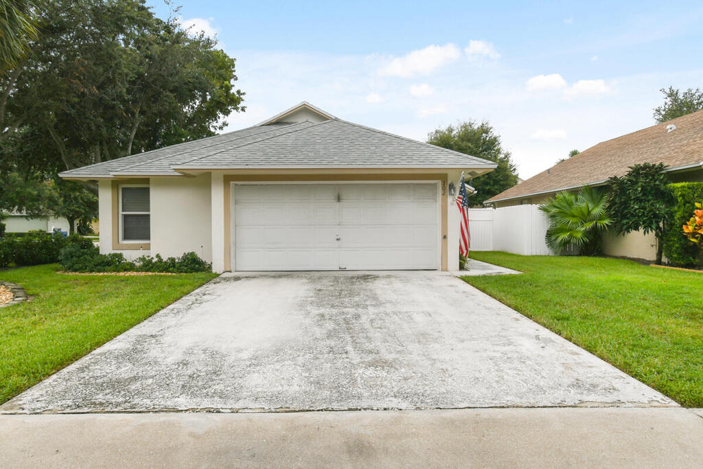 102 Pennock Landing Circle, Jupiter, FL 33458