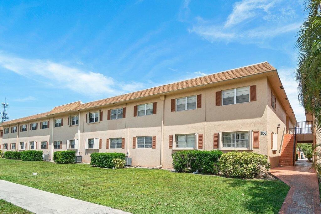 600 2nd 2390 Avenue, Boca Raton, FL 33432