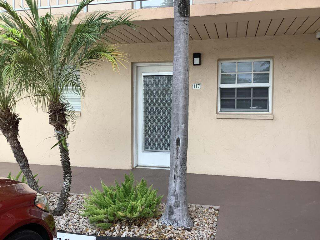 2515 2nd Court, Boynton Beach, FL 33435