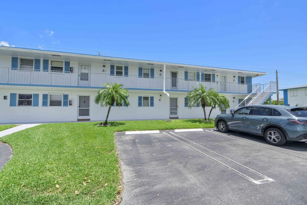 1115 Lake Terrace , Boynton Beach, FL 33426