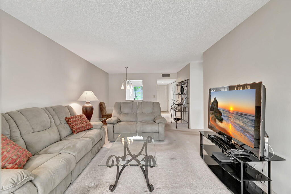 6795 Huntington Lane, Delray Beach, FL 33446
