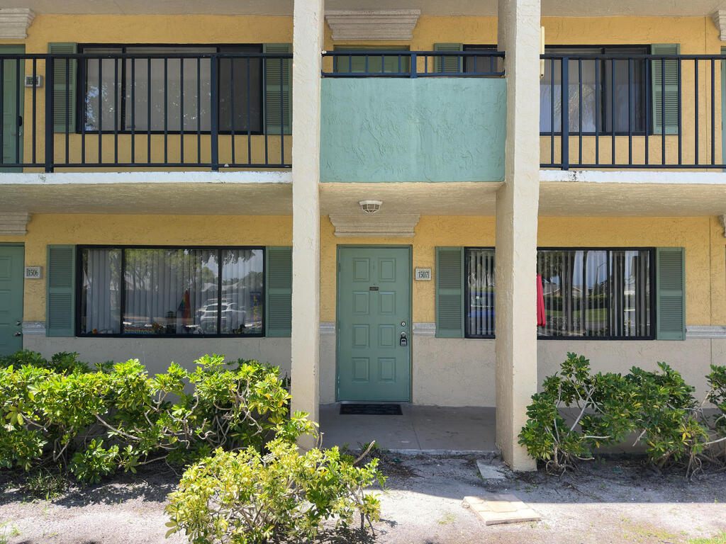 1507 Meadows Circle, Boynton Beach, FL 33436