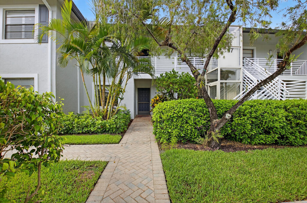 17 Southport Lane, Boynton Beach, FL 33436