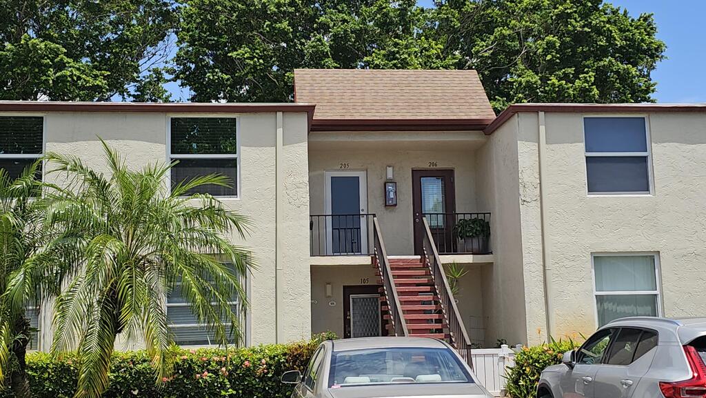 17 Willowbrook Lane, Delray Beach, FL 33446