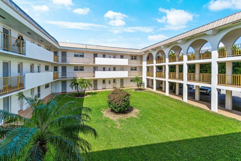 5501 2nd Avenue, Boca Raton, FL 33487