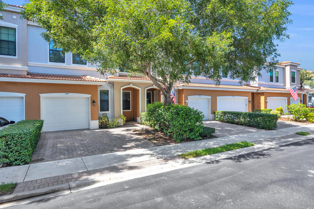 5018 Astor Circle, Delray Beach, FL 33484