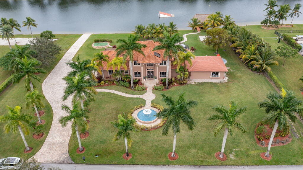 5660 Lago Del Sol Drive, Lake Worth, FL 33449