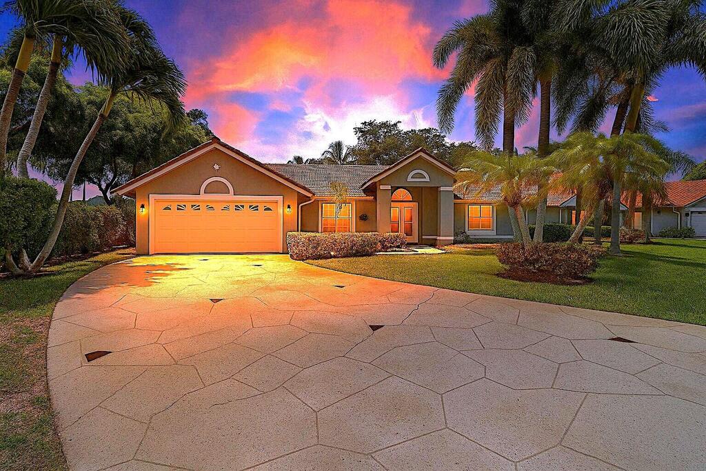 6073 Wedgewood Village Circle, Lake Worth, FL 33463