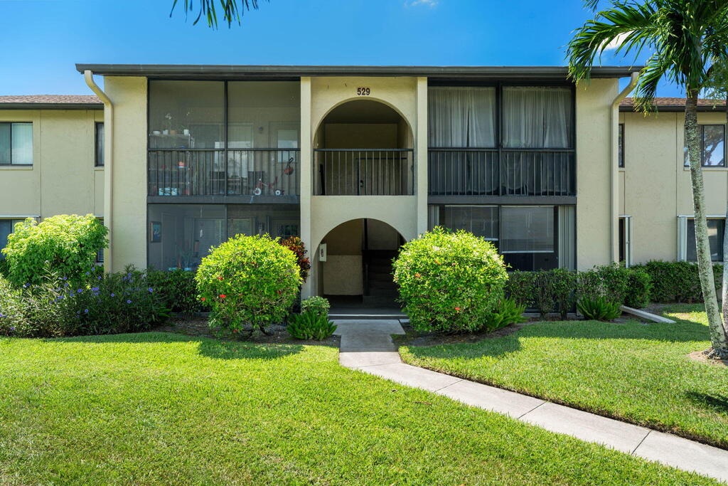 529 Shady Pine Way, Greenacres, FL 33415