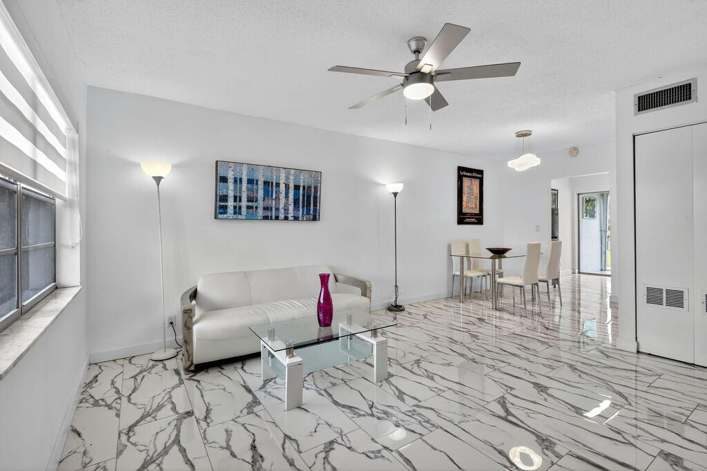 5 Abbey Lane, Delray Beach, FL 33446