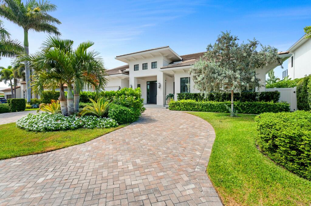 925 Allamanda Drive, Delray Beach, FL 33483