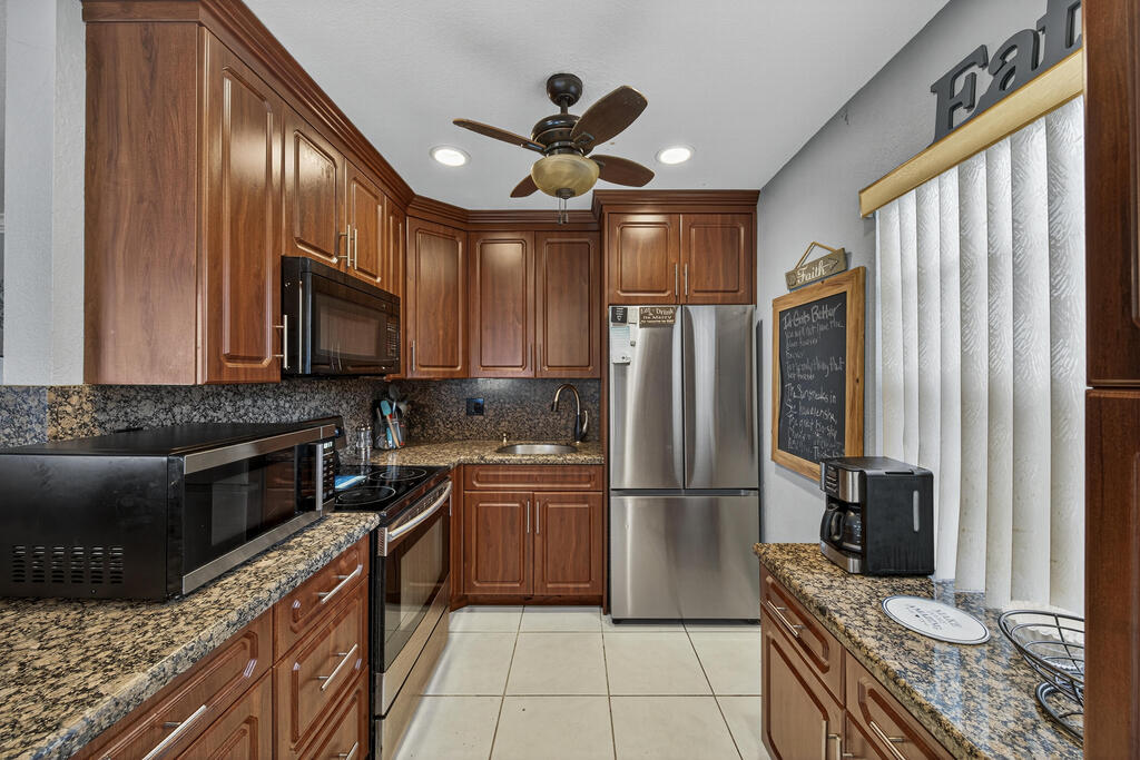 944 Normandy Trail, Delray Beach, FL 33484
