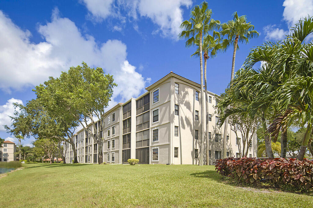 6037 Pointe Regal Circle, Delray Beach, FL 33484