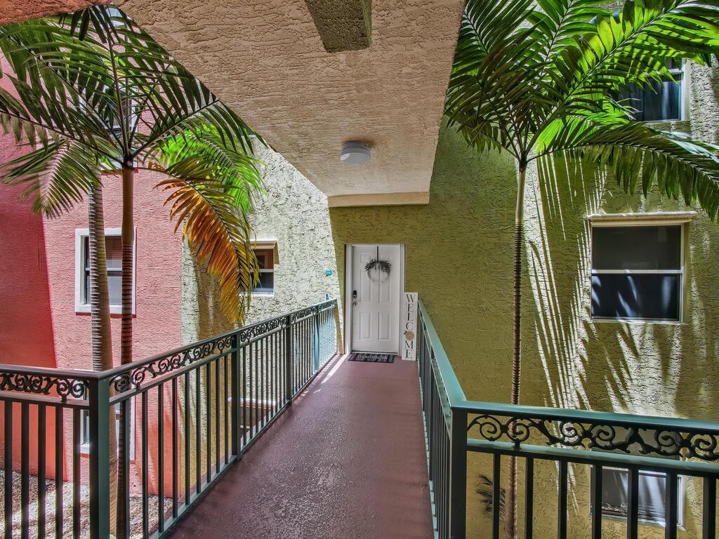 1610 Presidential Way, West Palm Beach, FL 33401