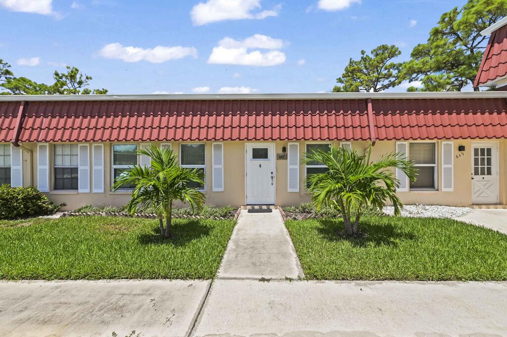 647 Marlboro Oval , Lake Worth, FL 33467