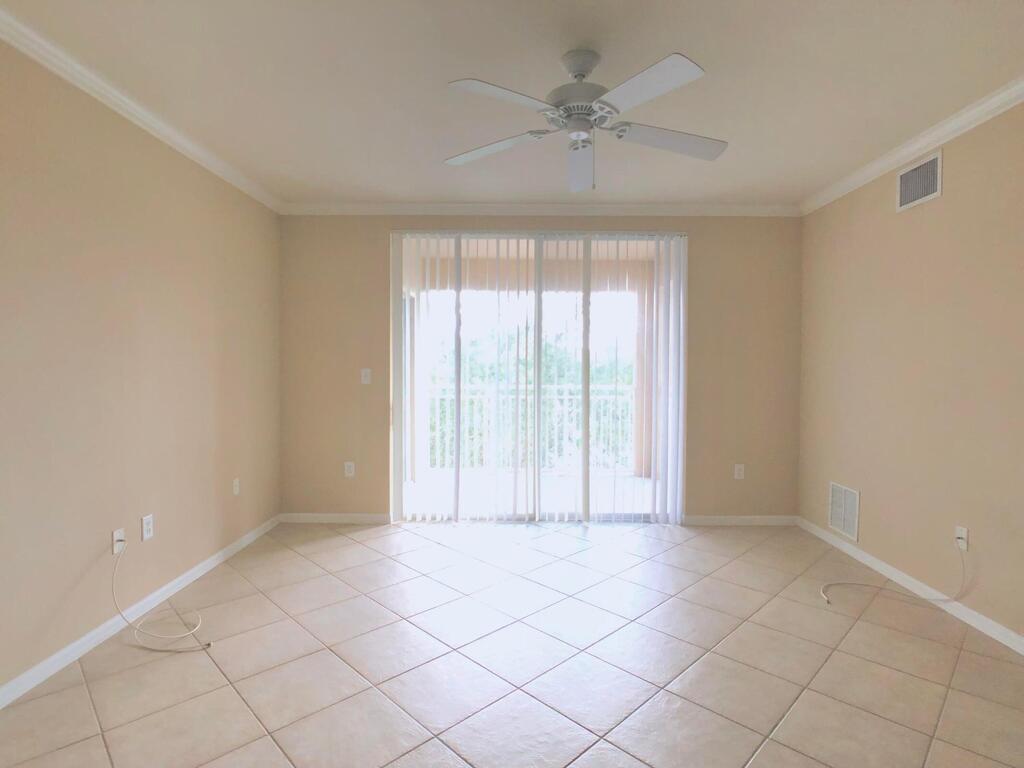 6410 Emerald Dunes Drive, West Palm Beach, FL 33411