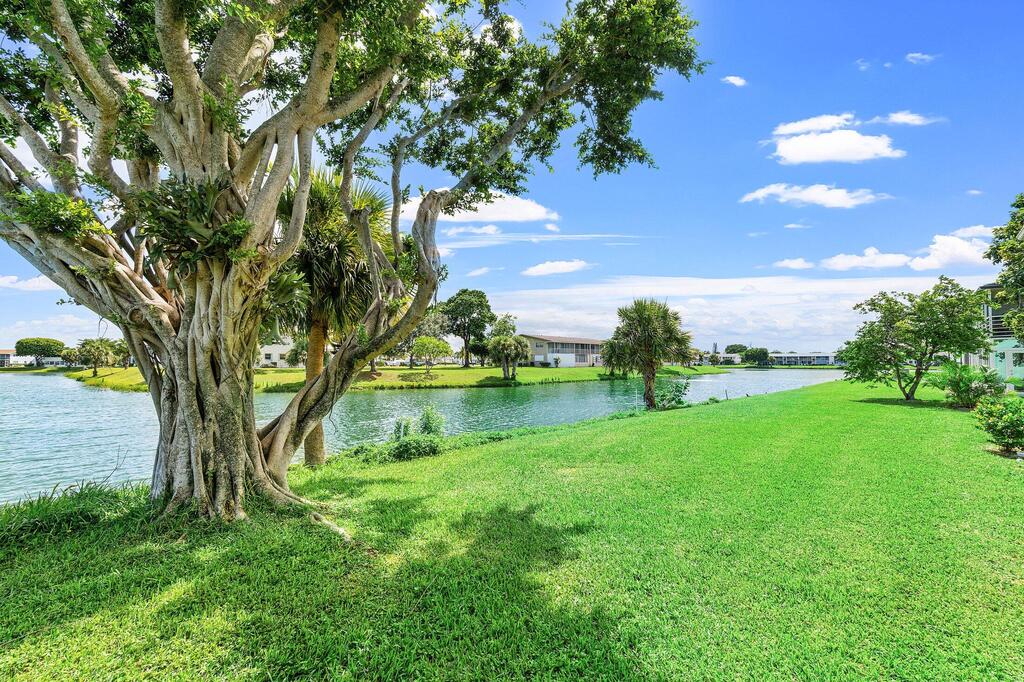 354 Chatham R , West Palm Beach, FL 33417