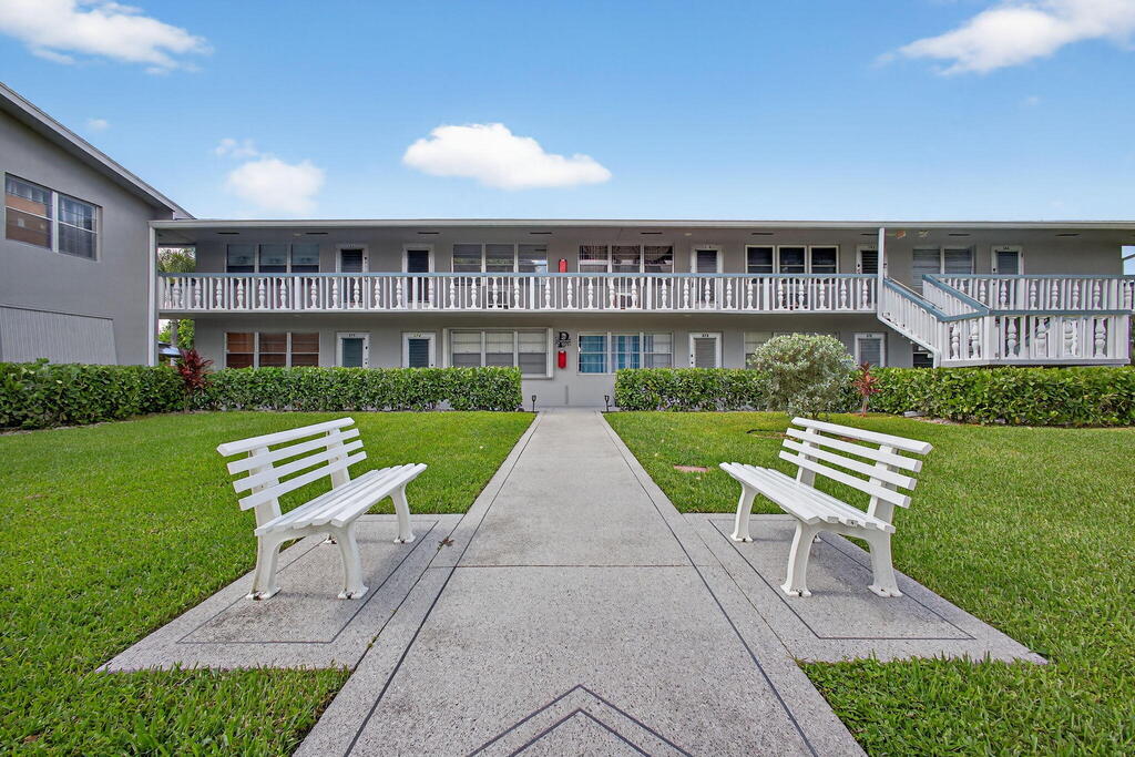 386 Sheffield P , West Palm Beach, FL 33417