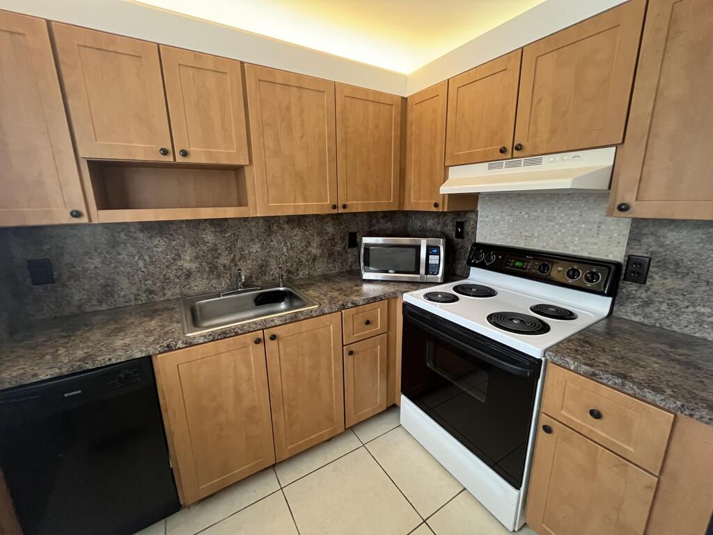 52 Flanders B , Delray Beach, FL 33484