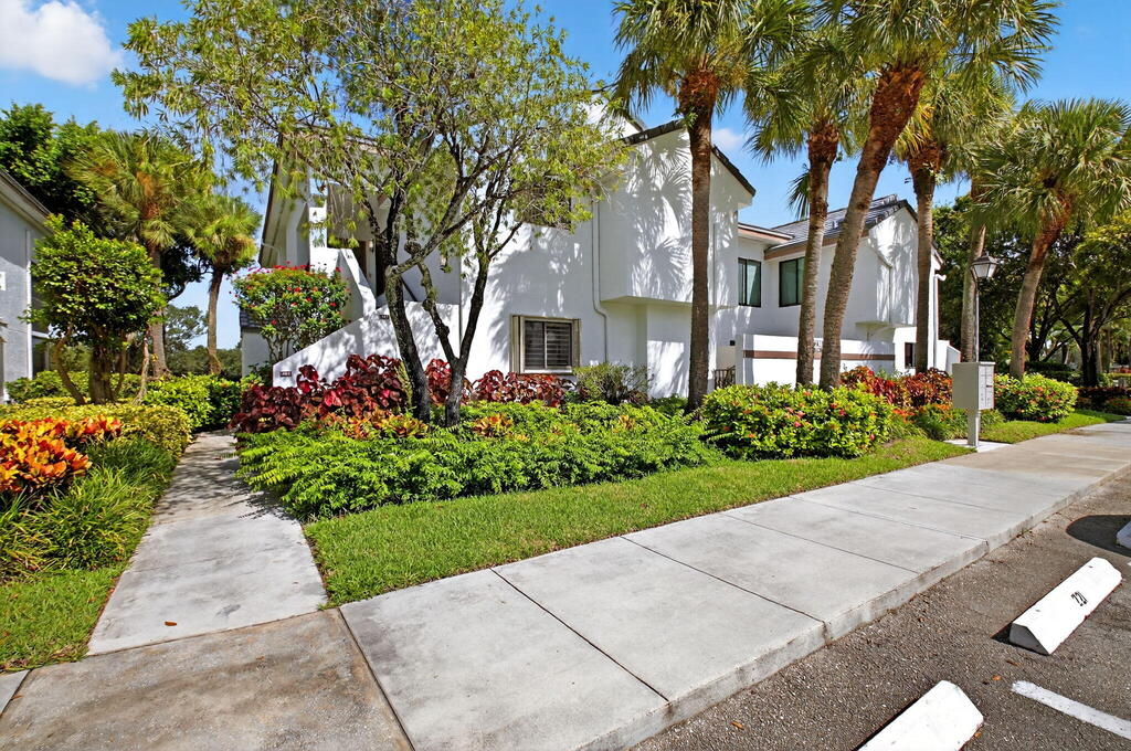 7230 Clunie Place, Delray Beach, FL 33446