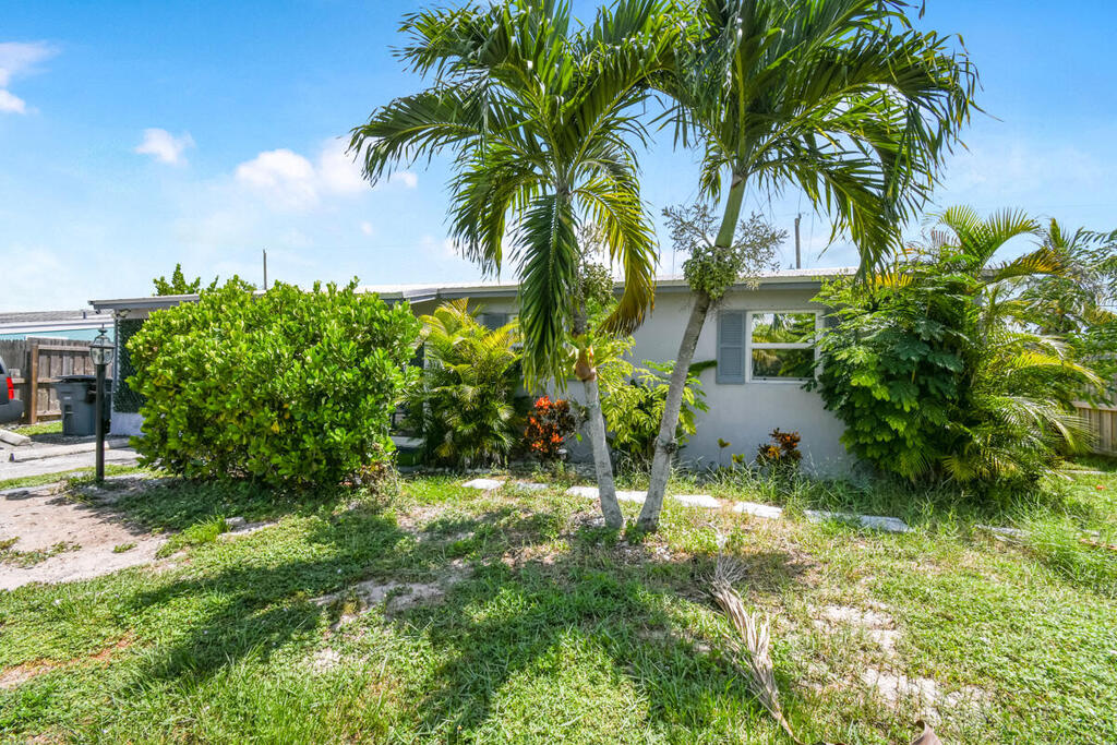 9278 Bloomfield Drive, Palm Beach Gardens, FL 33410