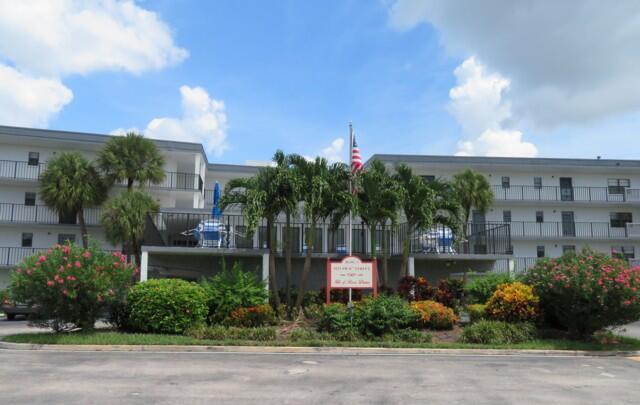 9233 8th Street, Boca Raton, FL 33428