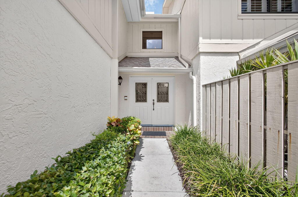 16942 Waterbend Drive, Jupiter, FL 33477