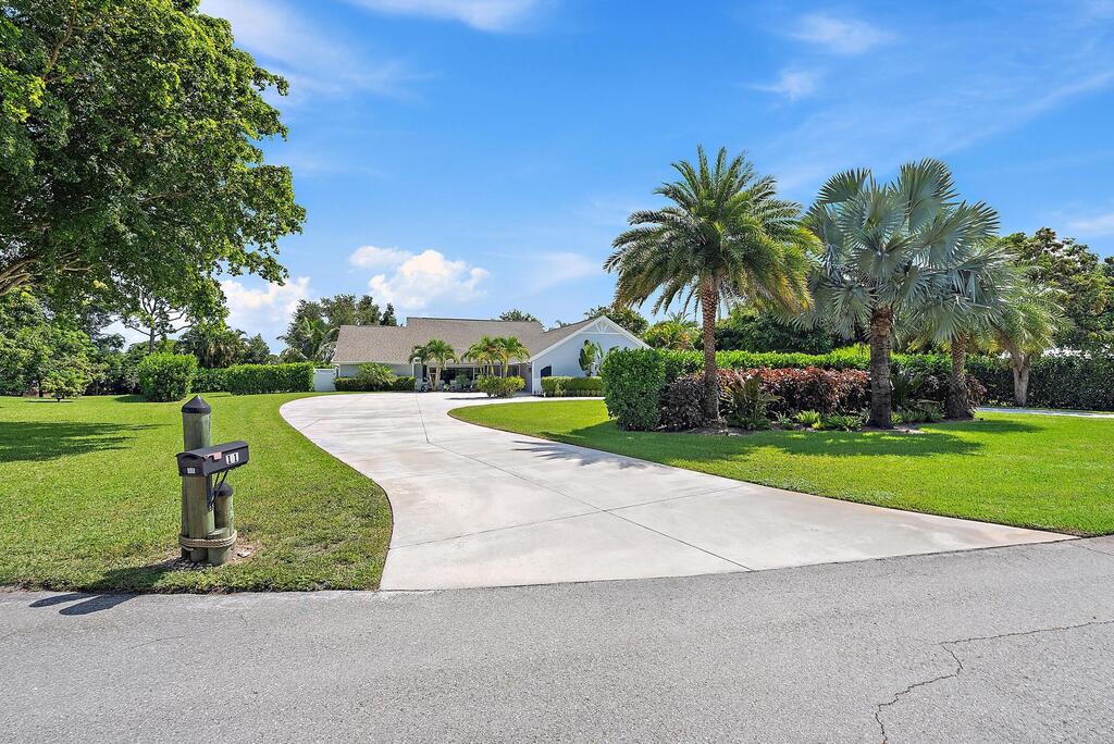 11 Loggerhead Lane, Tequesta, FL 33469