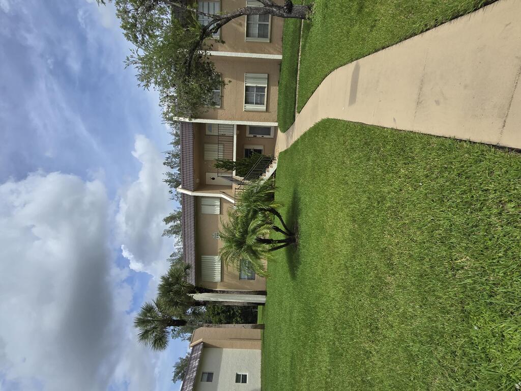 140 Lake Meryl Drive, West Palm Beach, FL 33411