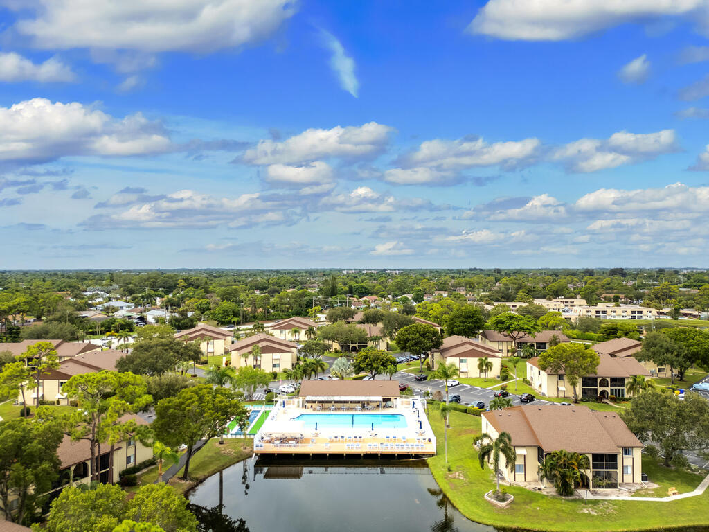 122 Lake Pine Circle, Greenacres, FL 33463