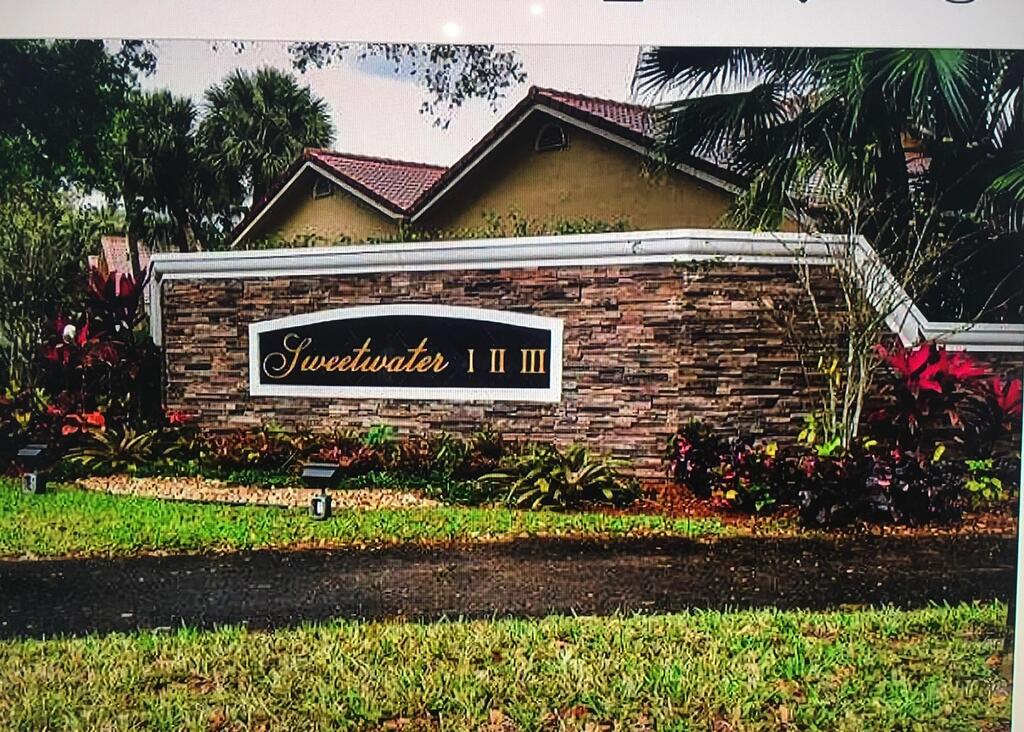 10910 Lakemore Lane, Boca Raton, FL 33498