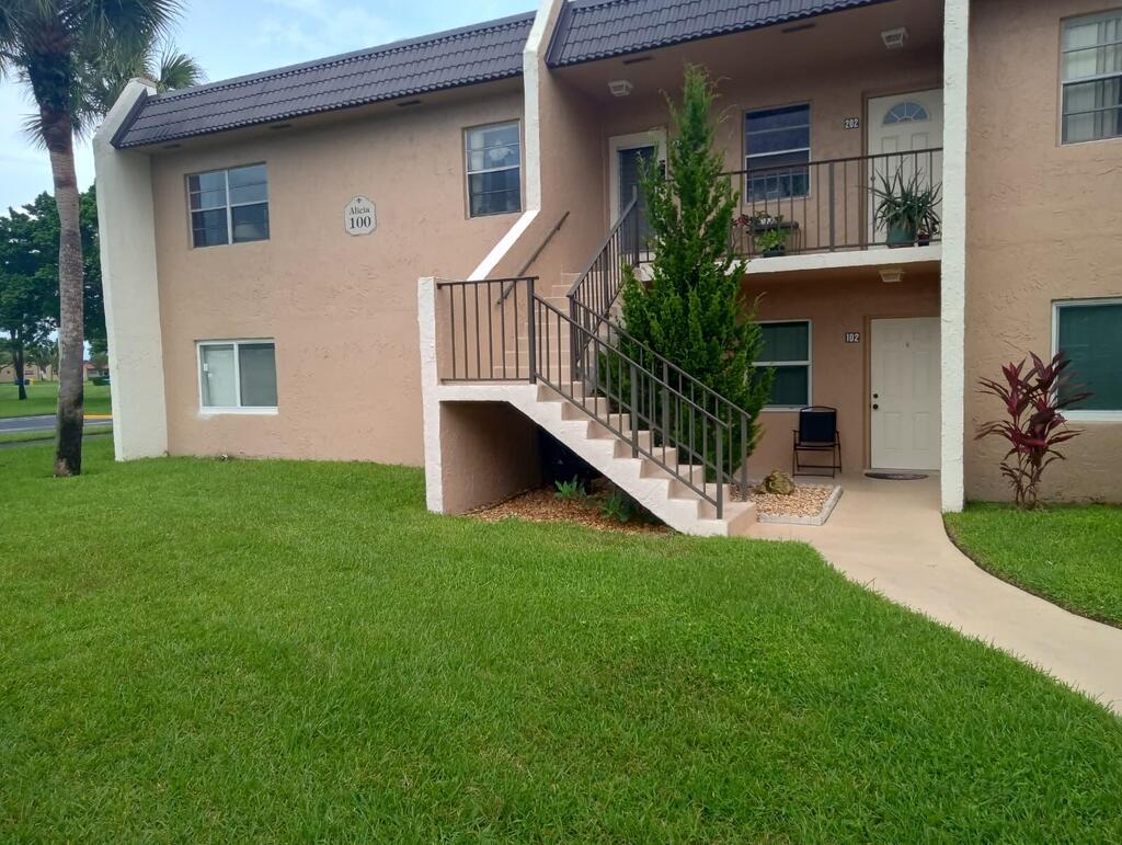 100 Lake Meryl Drive, West Palm Beach, FL 33411