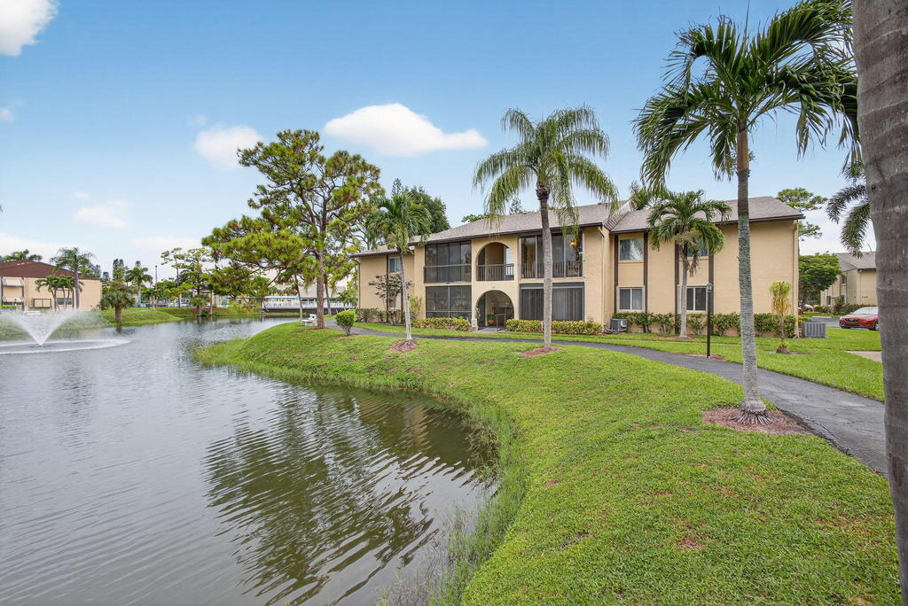 340 Pine Ridge Circle, Greenacres, FL 33463