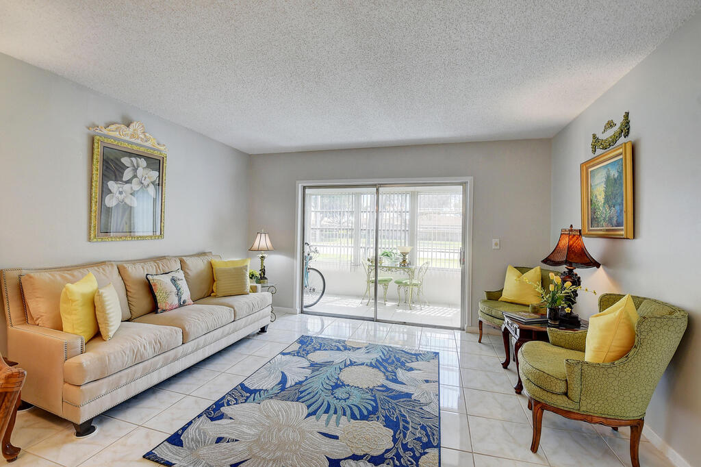 5 Abbey Lane, Delray Beach, FL 33446