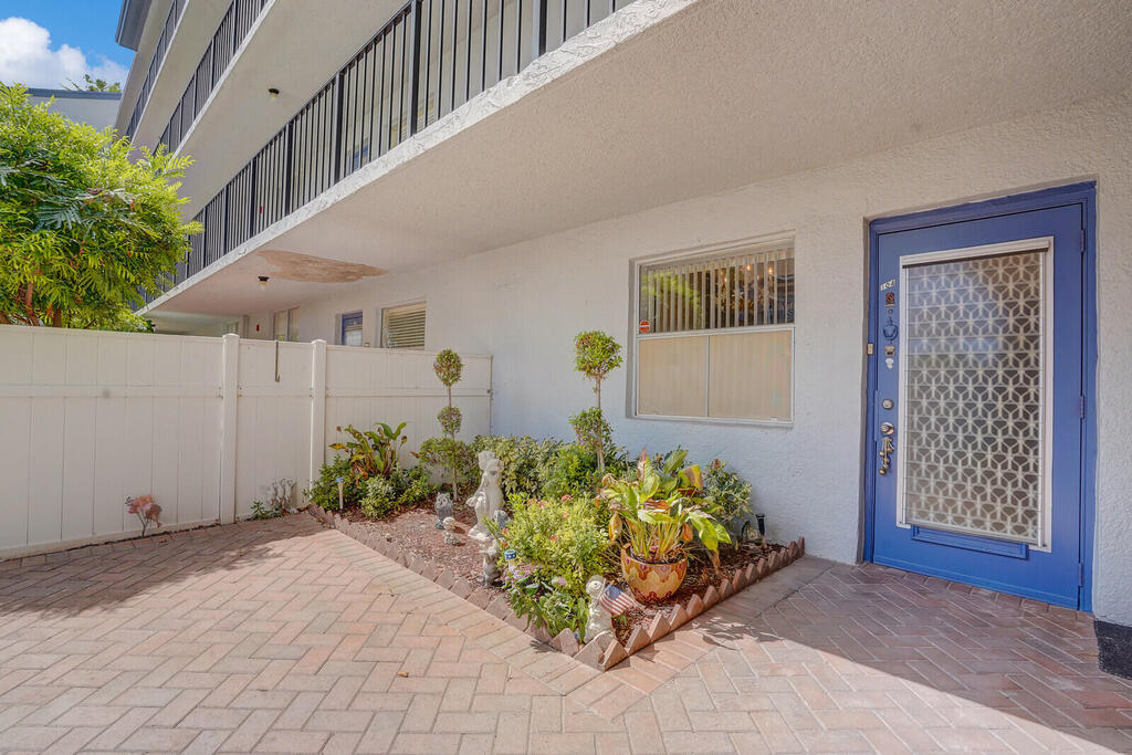 6650 Oriole Boulevard, Delray Beach, FL 33446
