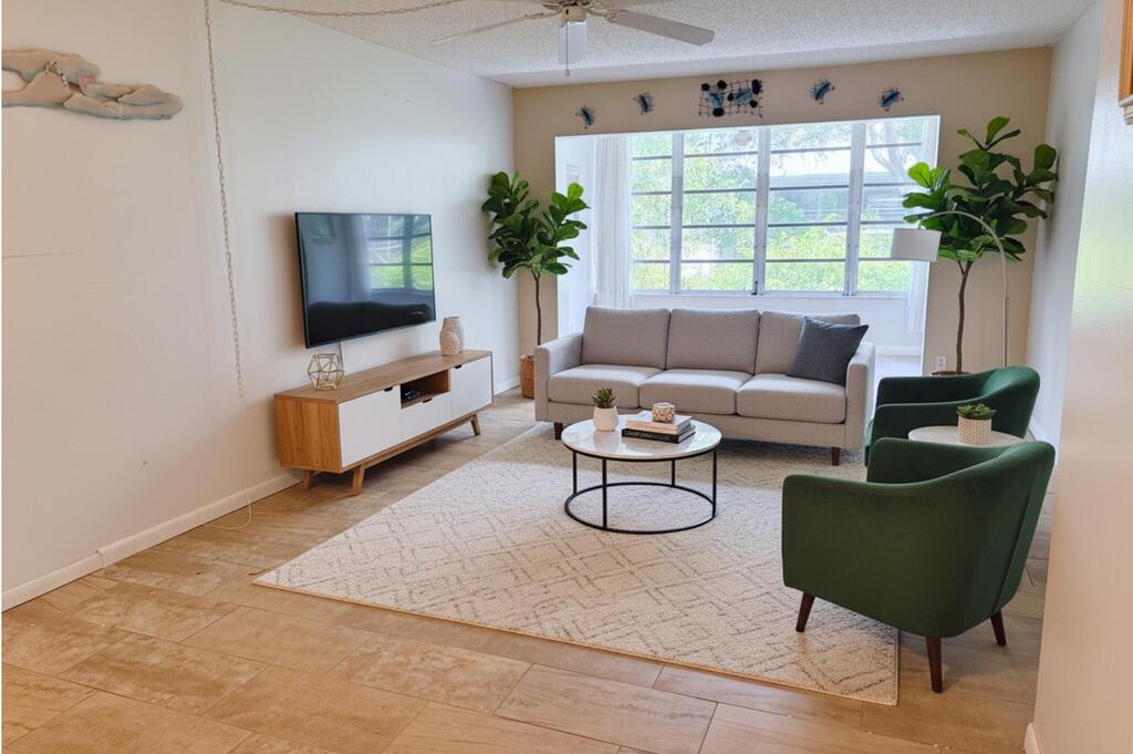 2820 22nd Avenue, Delray Beach, FL 33445