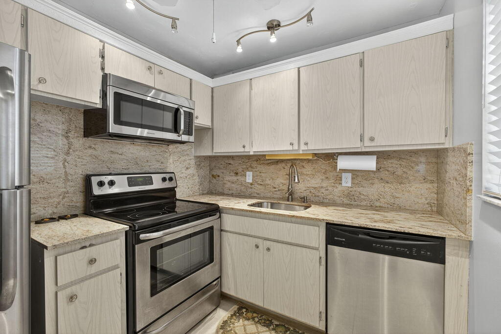 96 Dorchester , West Palm Beach, FL 33417