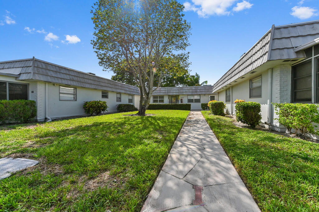 206 Valencia I , Delray Beach, FL 33446