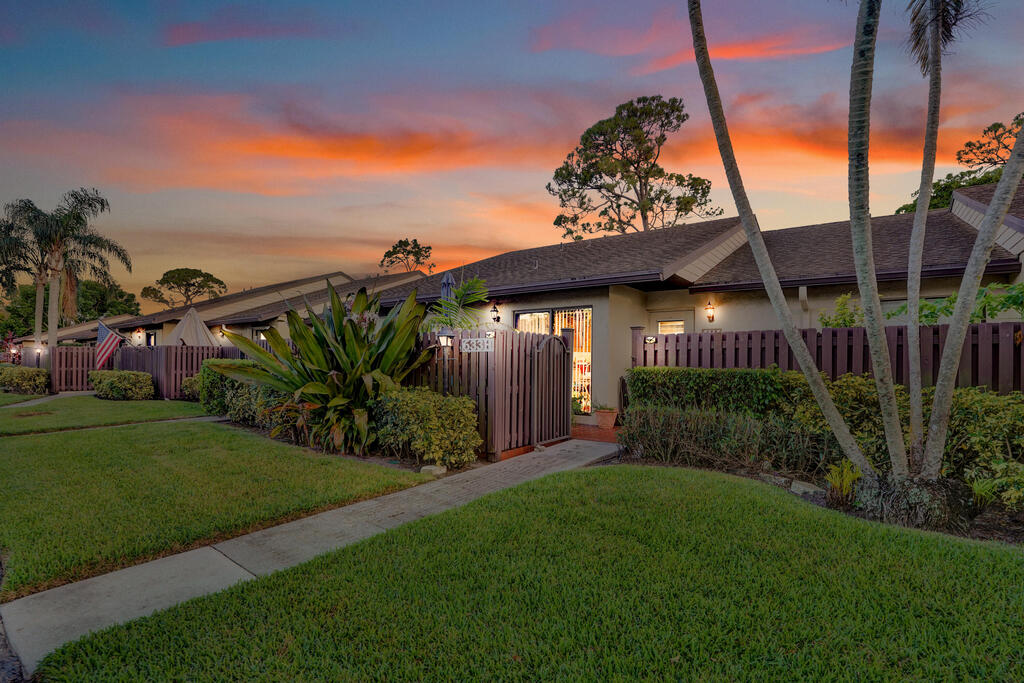 633 Sea Pine Way, Greenacres, FL 33415