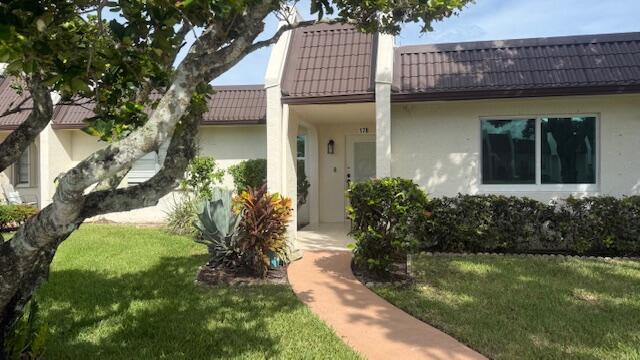 178 Lake Susan Lane, West Palm Beach, FL 33411