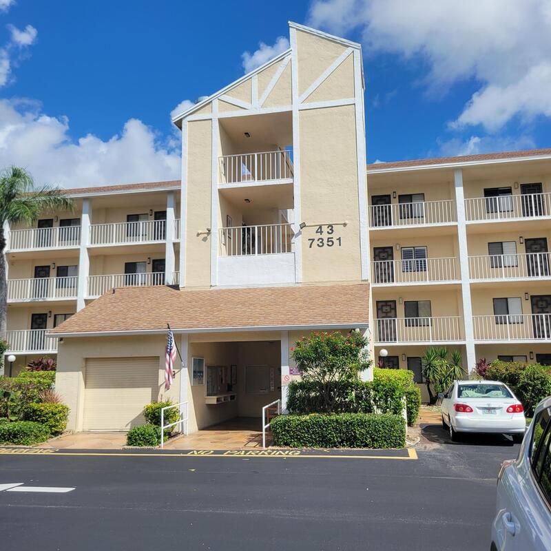 7351 Kinghurst Drive, Delray Beach, FL 33446