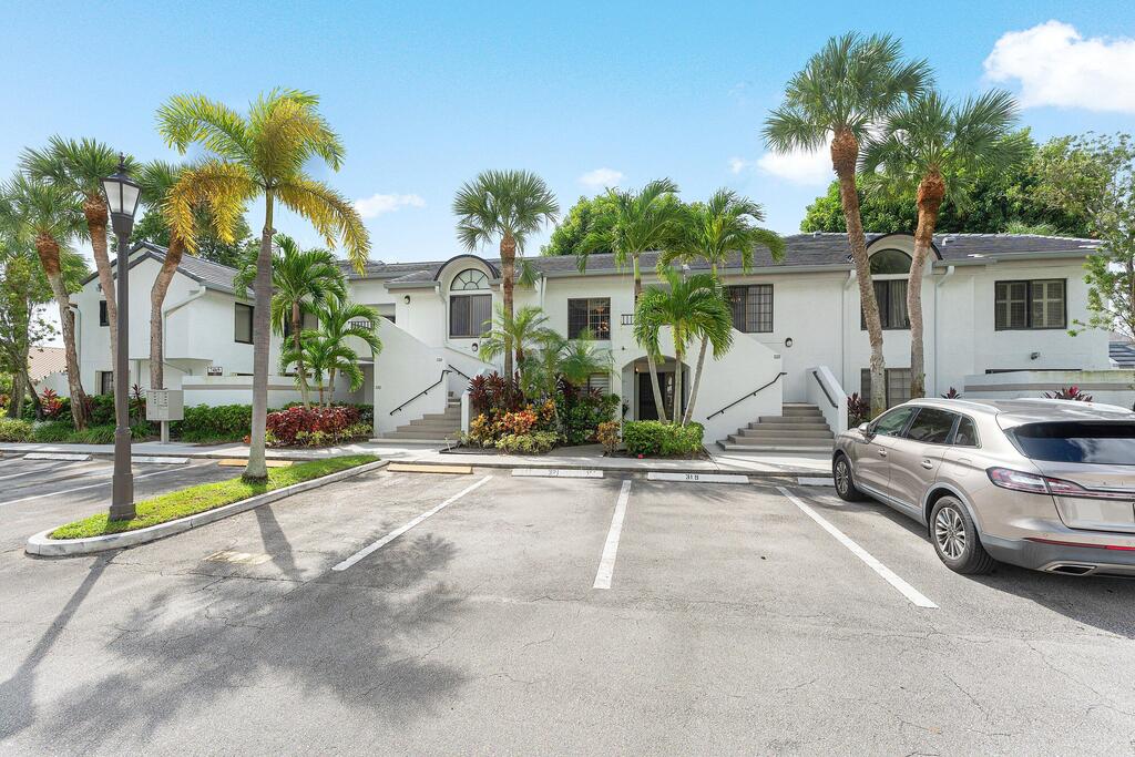 7465 Glendevon Lane, Delray Beach, FL 33446
