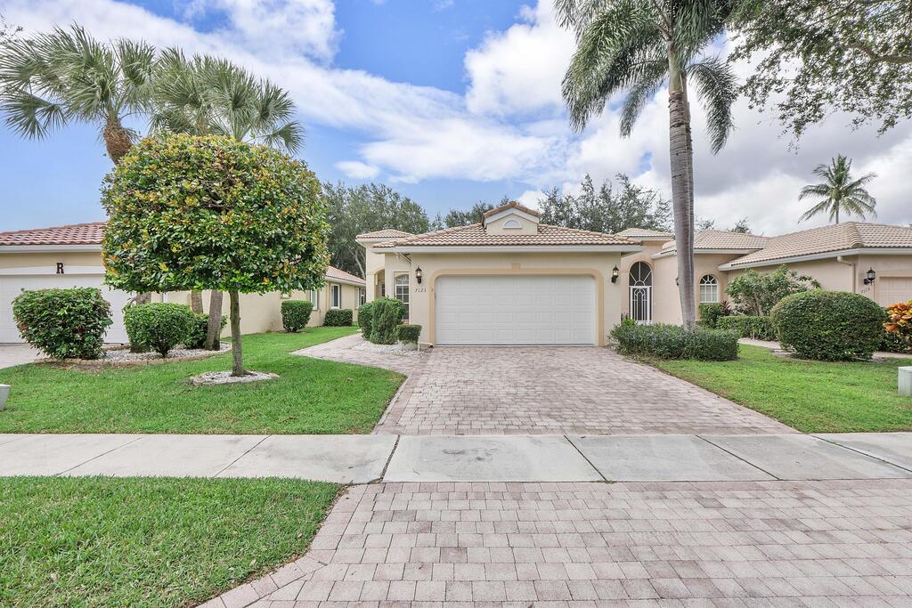 7123 Via Genova , Delray Beach, FL 33446