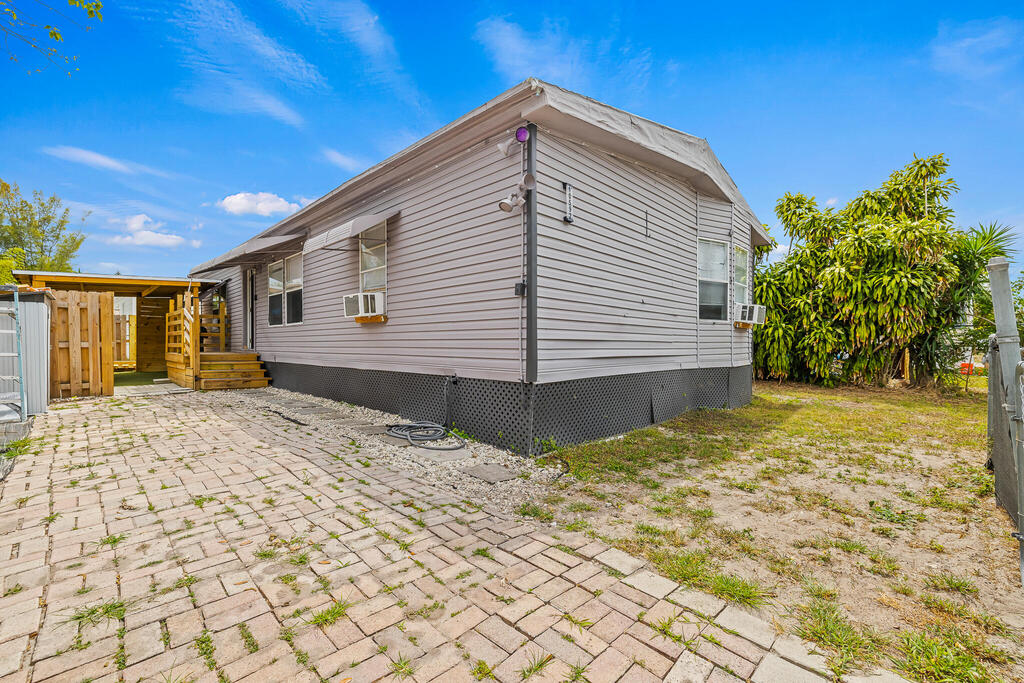 10592 Sandalfoot Boulevard, Boca Raton, FL 33428