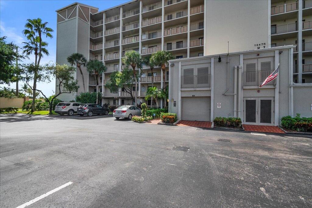 14475 Strathmore Lane, Delray Beach, FL 33446